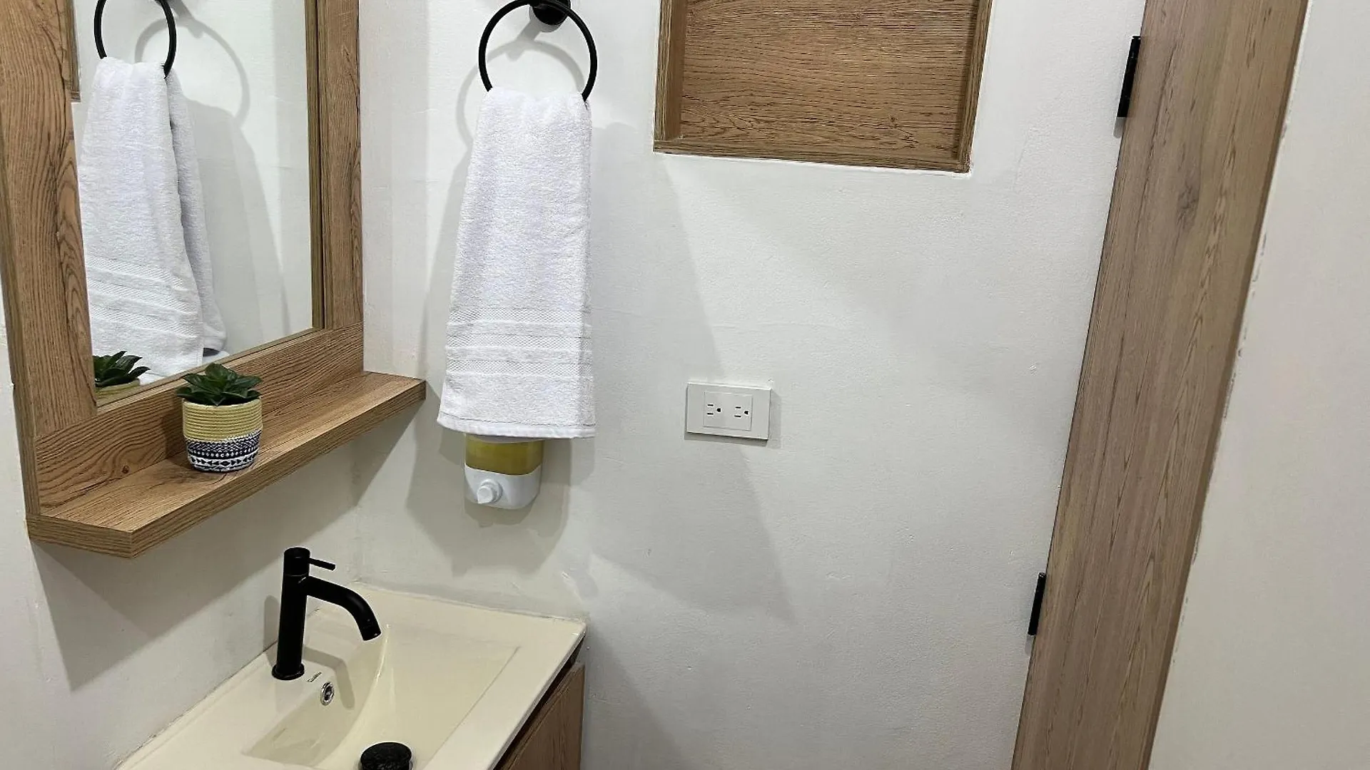 아파트 Espectacular Y Espacioso Apartamento En Laureles 메딜린 콜롬비아