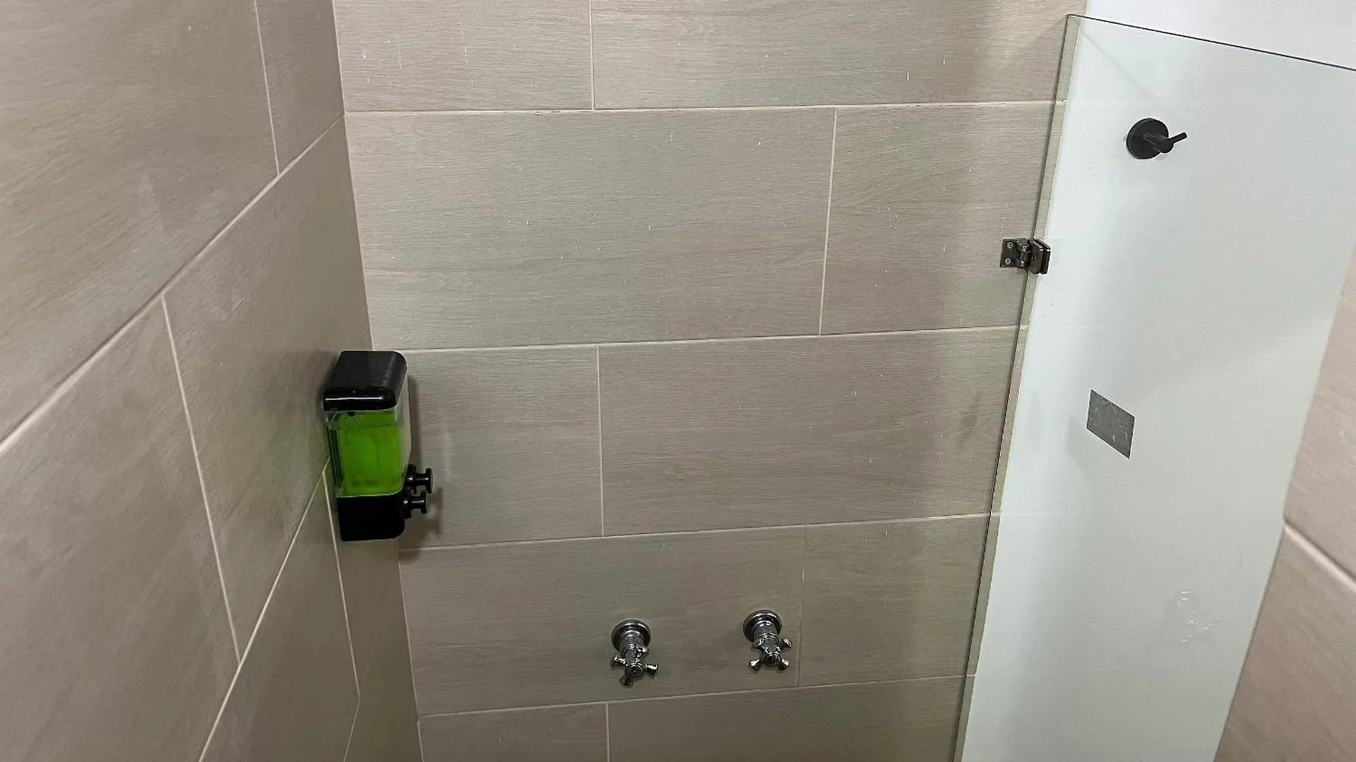 Espectacular Y Espacioso Apartamento En Laureles 메딜린 아파트